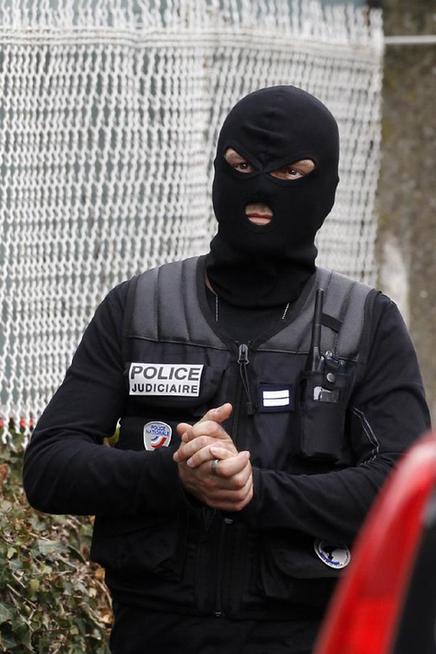直击法国警察与连环枪击案嫌犯对峙现场（组图）