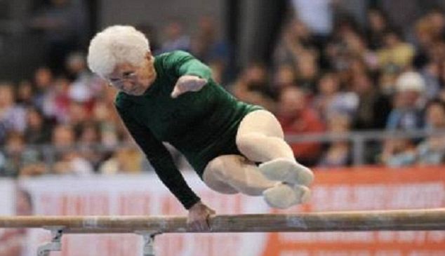 德86岁奶奶国际大赛上表演体操 体态轻盈宛若少女