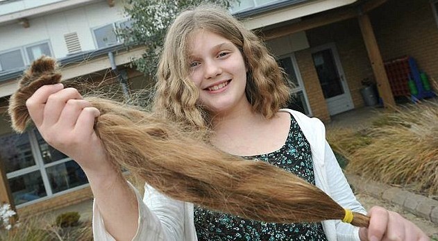 英国11岁女孩剪去及膝长发 捐给儿童慈善机构