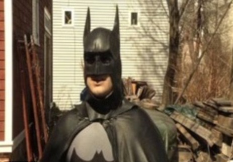 美国缅因州“蝙蝠侠”愚人节玩过火 威胁炸医院被捕