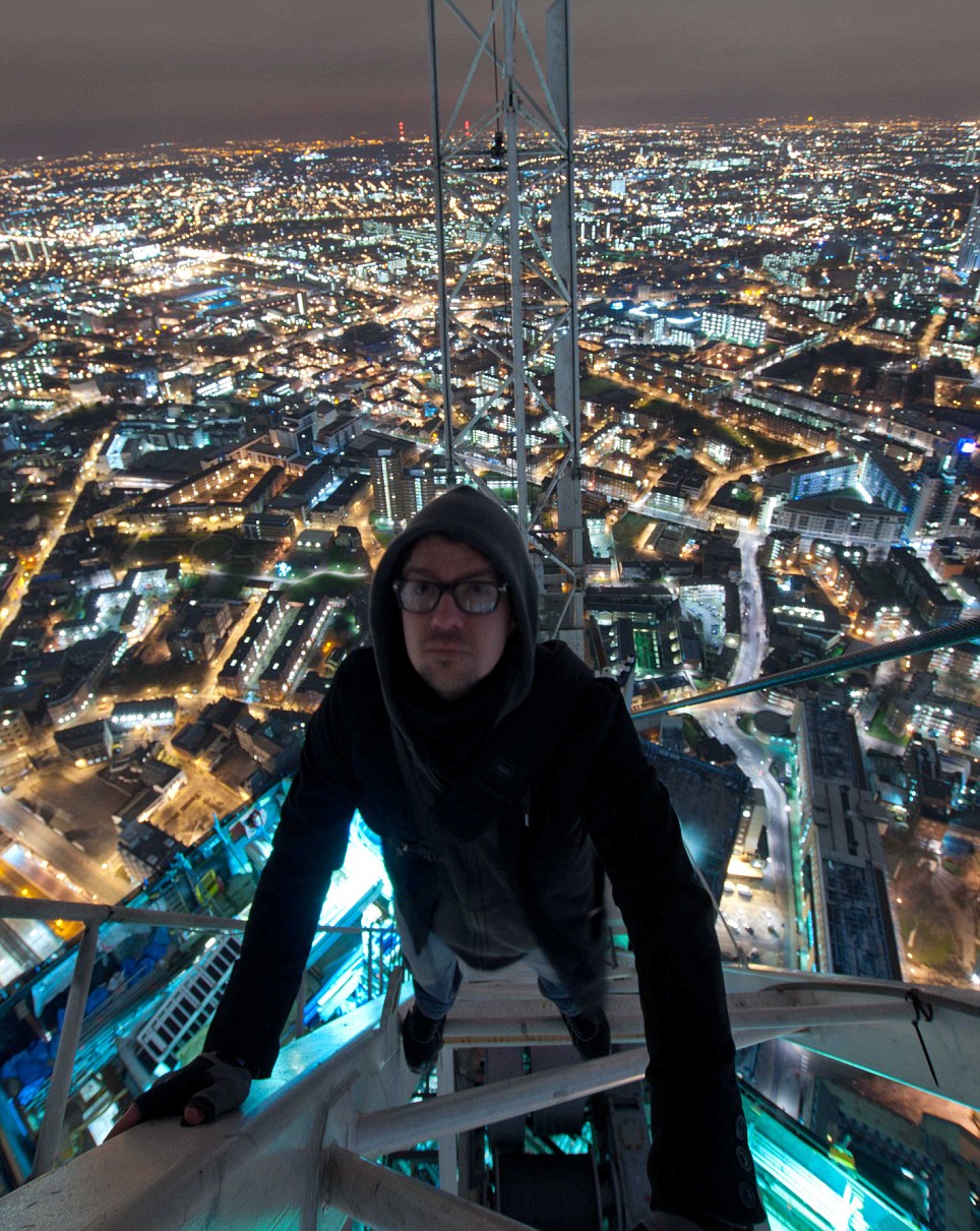 探险队三男子攀上欧洲最高建筑 300余米高空感受伦敦
