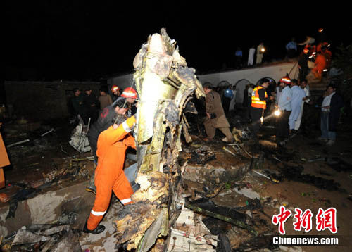 巴基斯坦客机坠毁 机上127人全部遇难