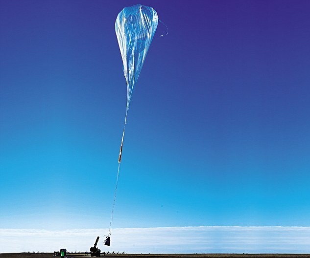 跳伞狂人挑战3.65万米高空跳伞 下降速度将超音速