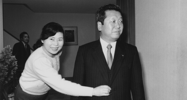 日本美女议员被曝与高官搞婚外恋 小泽一郎疑因私生子被妻“休”