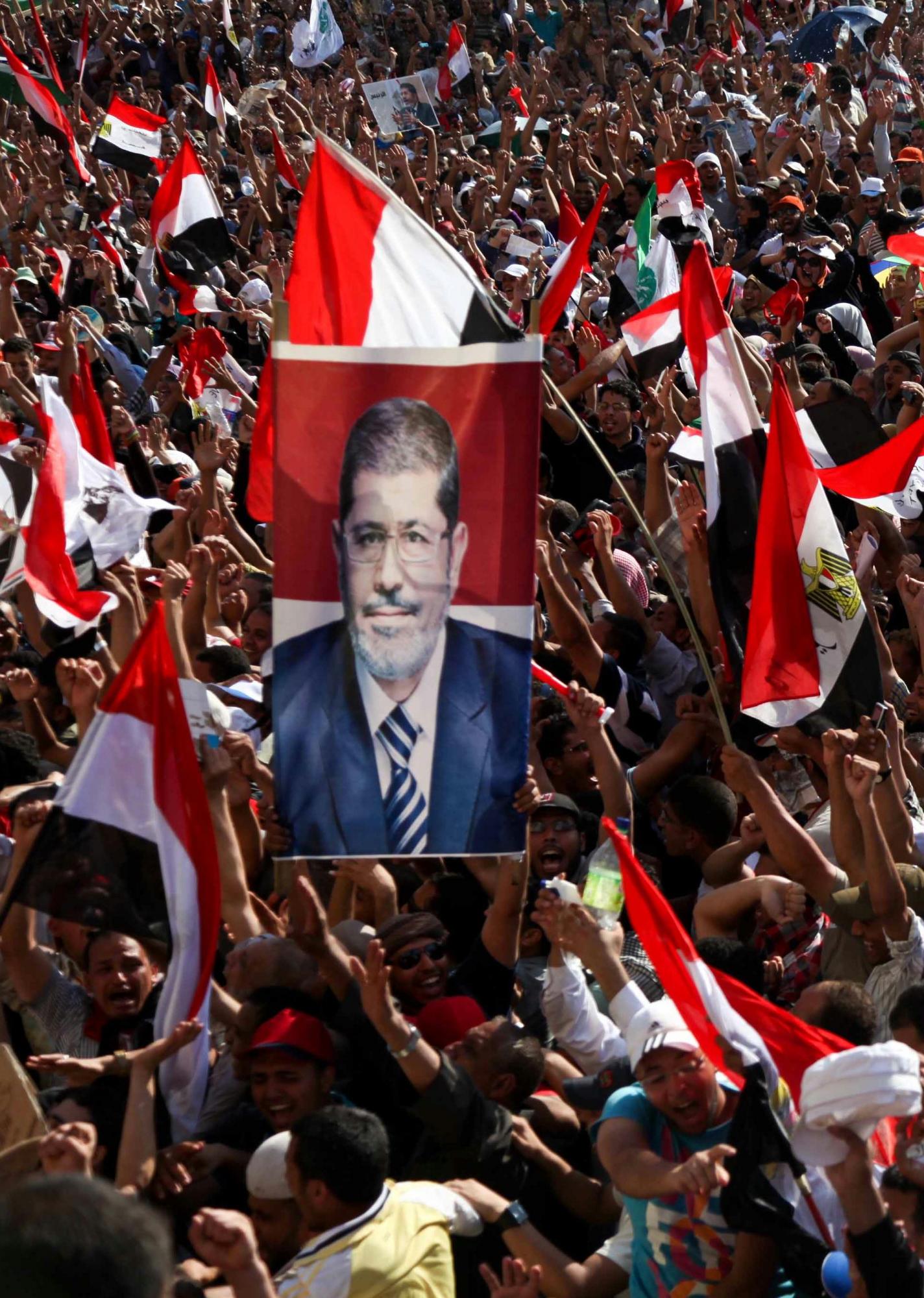 穆尔西当选埃及总统沙菲克认输 新政府将激烈“争权”