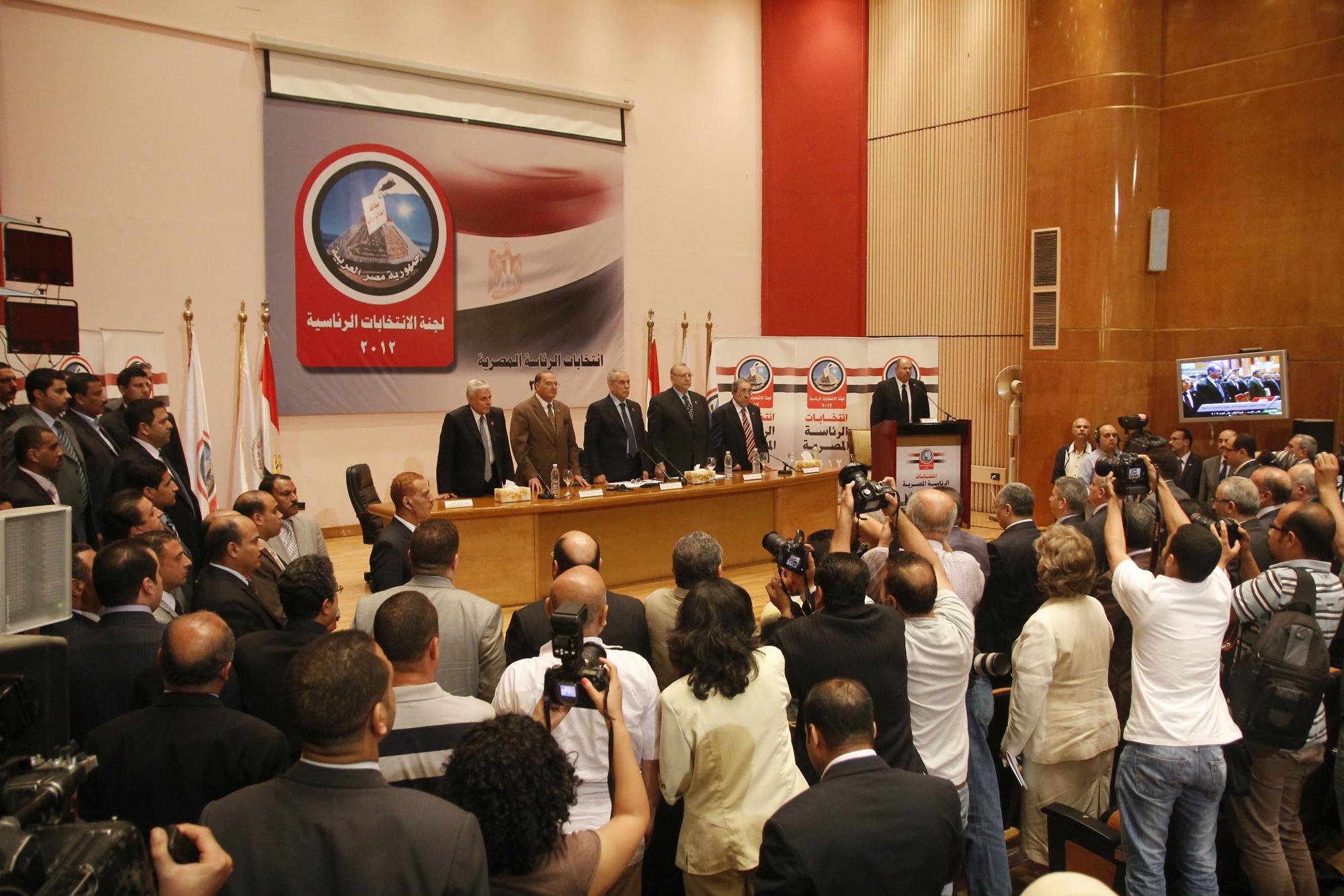 穆尔西当选埃及总统沙菲克认输 新政府将激烈“争权”