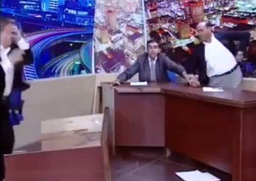 约旦电视辩论议员扔鞋掏枪威胁对手