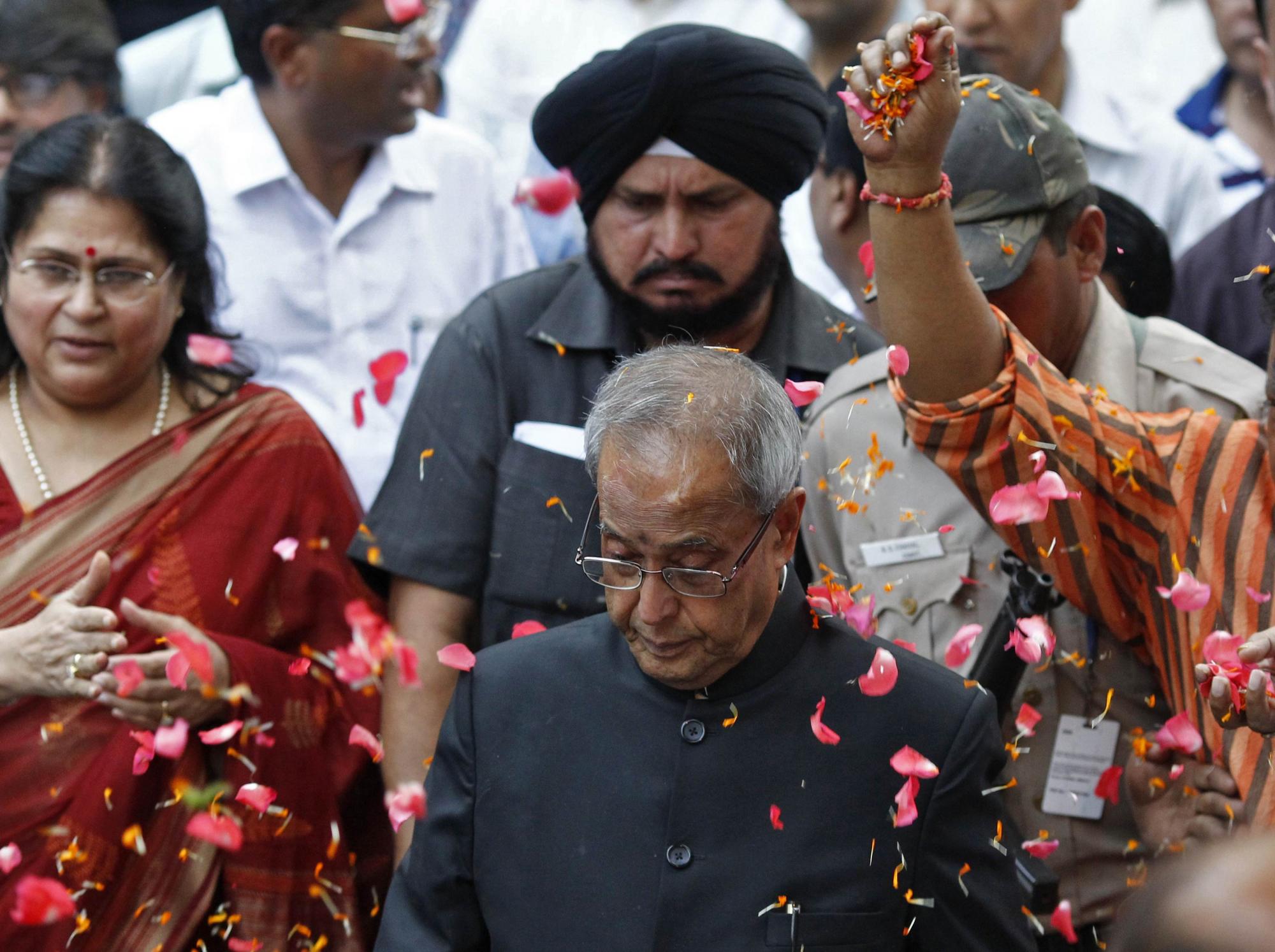 印度76岁新总统曾是记者 从政经历丰富堪称“全能”部长
