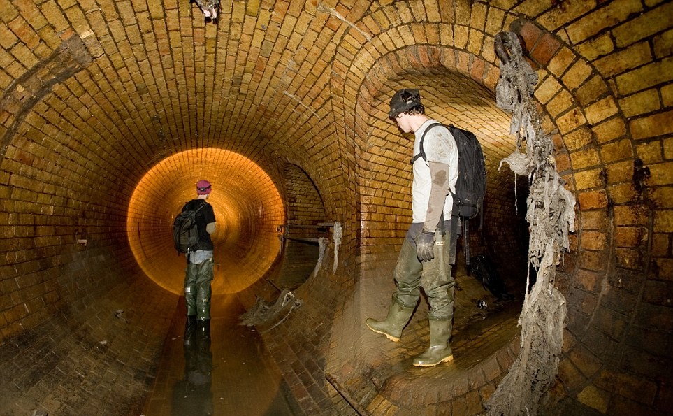 美国摄影师探索城市另一面 拍摄地下管道别样景观
