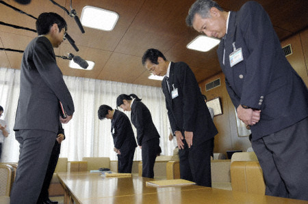 日本男孩因遭同学欺凌自杀 当地市长道歉平众怒