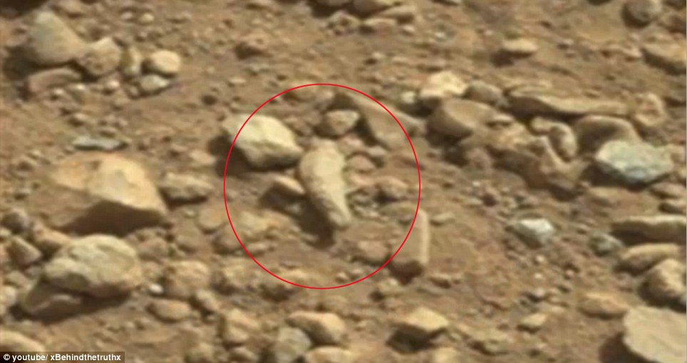 UFO研究者发现类似手指、鞋等形状火星石块 引发网友热议