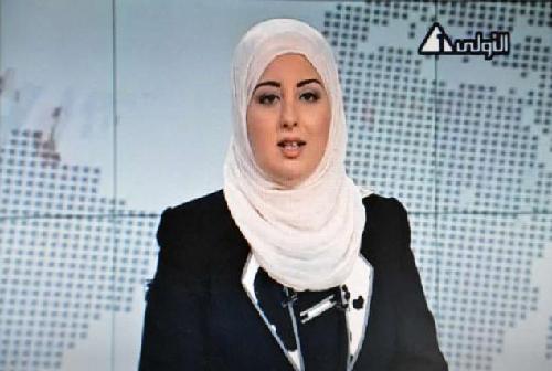 图：埃及国家电视台首位戴面纱女主播上镜
