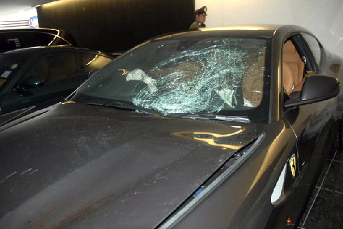“红牛”继承人驾豪车撞死警察拖行数十米后逃逸  