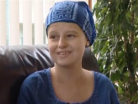 英16岁癌症晚期少女完成“遗愿清单” 慈善成就引女王关注