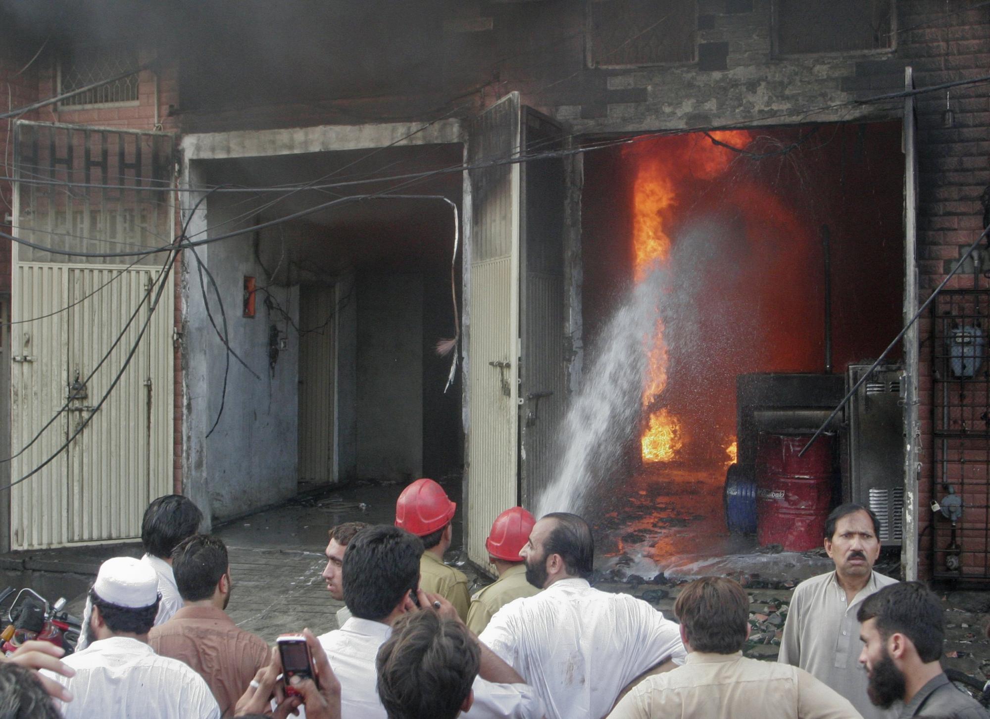 巴基斯坦两大城市接连发生大火 260多人死亡官方怀疑系恐怖事件