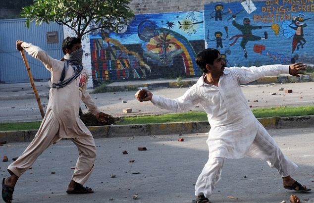 多国爆发反美大游行 暴力冲突致巴基斯坦数百人死伤