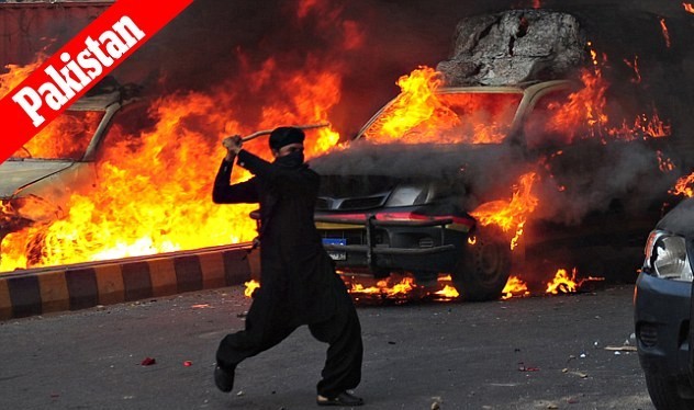 多国爆发反美大游行 暴力冲突致巴基斯坦数百人死伤