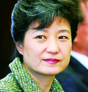 韩国总统女候选人代父亲朴正熙向受害人道歉