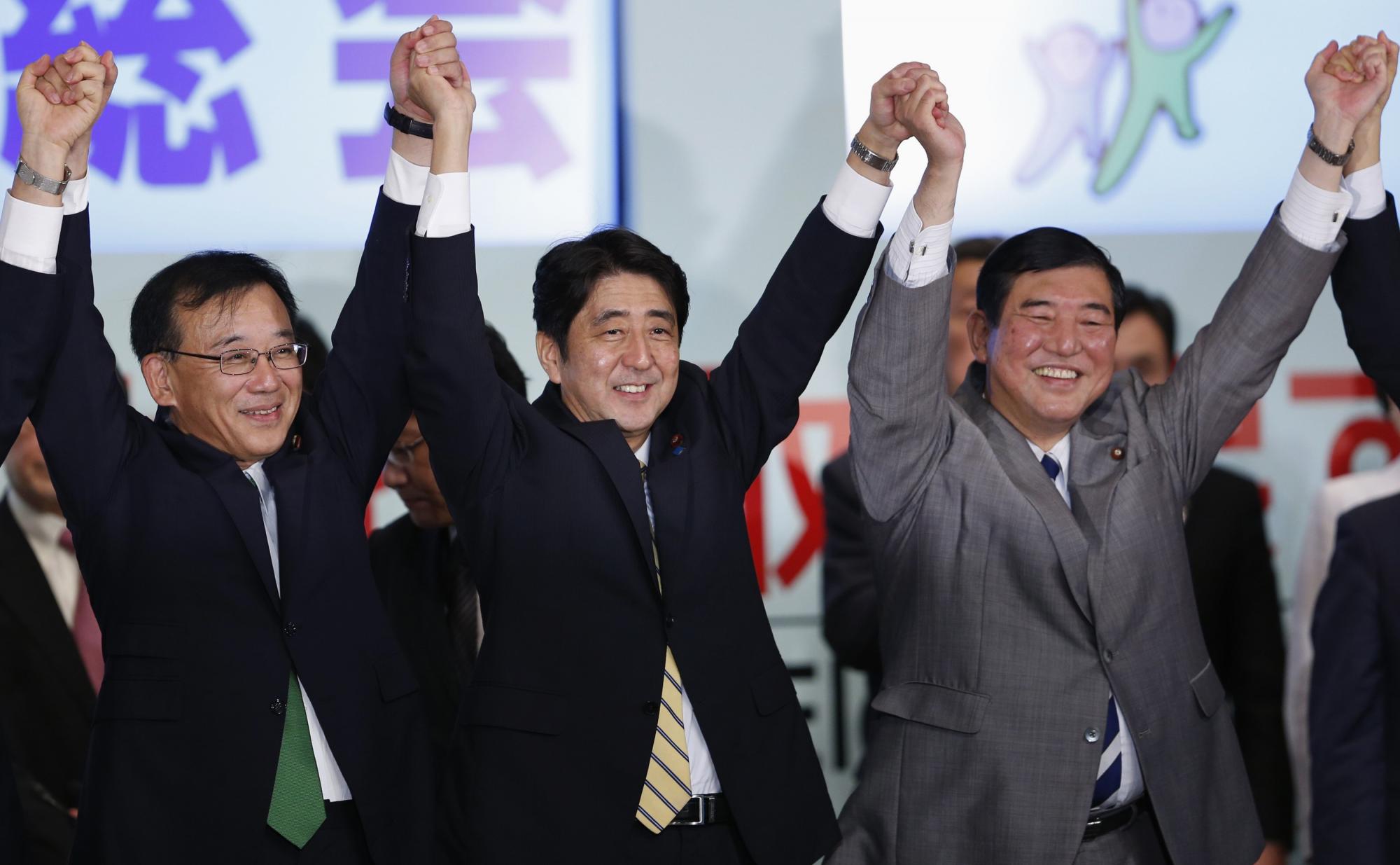 安倍晋三当选日本自民党总裁 领土争端等问题对华强硬