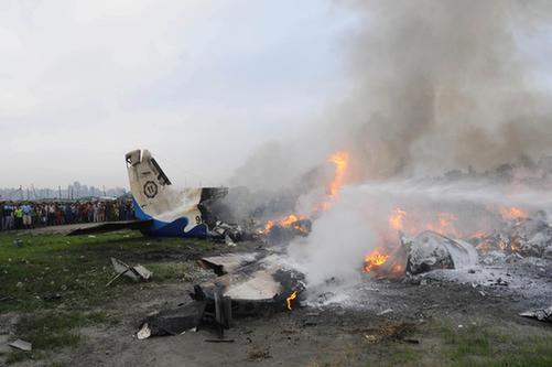 尼泊尔一架飞机坠毁致19人死亡