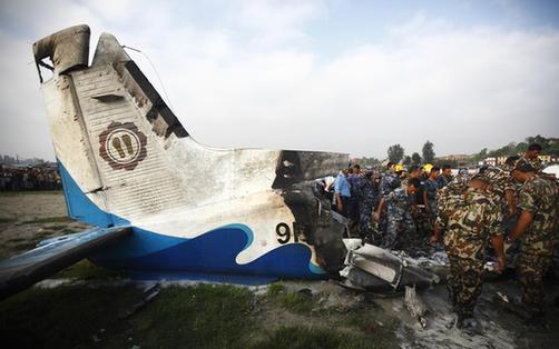 尼泊尔一架飞机坠毁致19人死亡