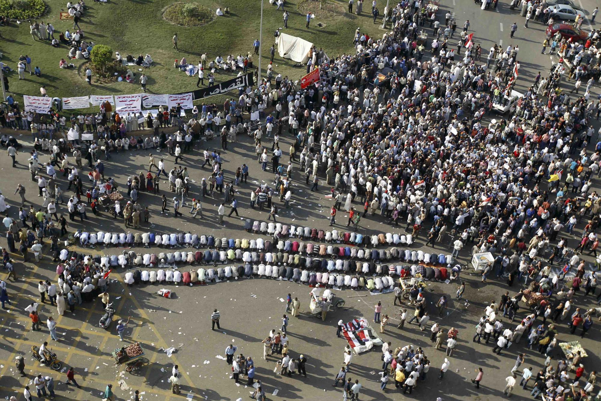埃及爆发穆尔西总统上台后最严重冲突 至少110人受伤