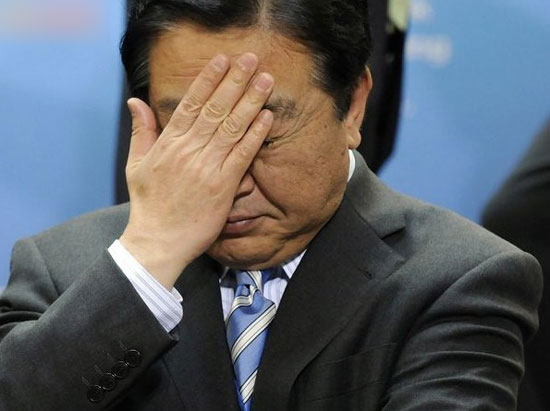 日本67名议员参拜靖国神社 首相深陷内忧外患借酒消愁