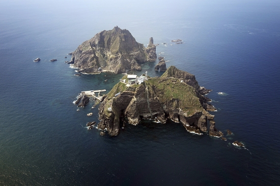 日美迫于压力放弃夺岛军演 韩国为韩日争议岛屿命名宣示主权