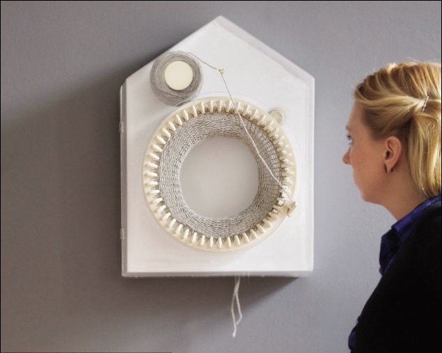 挪威设计师发明神奇时钟 365天可织出2米长围巾