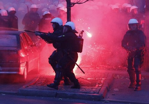 波兰独立日游行爆发冲突 132人被捕
