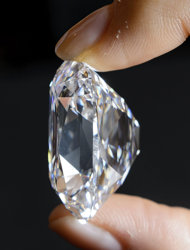 76克拉巨钻拍得逾亿人民币 近年豪钻拍卖闪瞎眼球