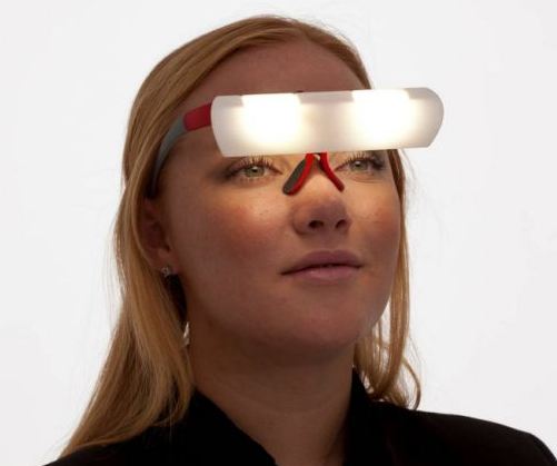 丹麦工程师研发“日光眼镜” 可治疗冬季忧郁症