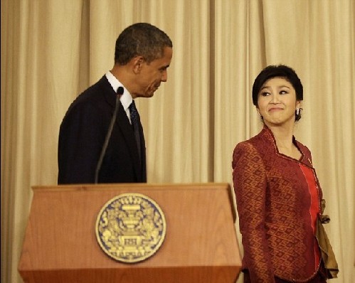 奥巴马与泰国美艳总理亲密“调情” 让人随时受不了