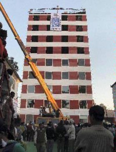 印度48小时盖起10层高楼 不用砖瓦只用预制材料