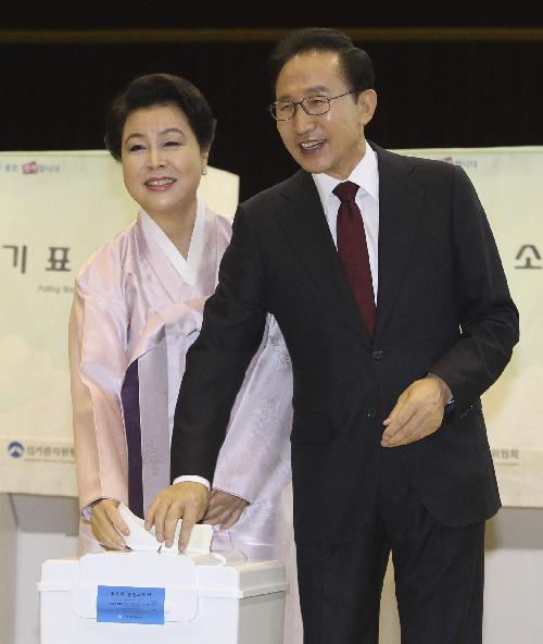 韩国总统选举投票开始 分析称两大年龄段选民最关键