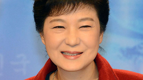李明博致电祝贺朴槿惠当选新总统