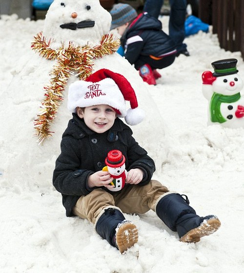 苏格兰3岁男童幸运中奖 实现白色圣诞愿望