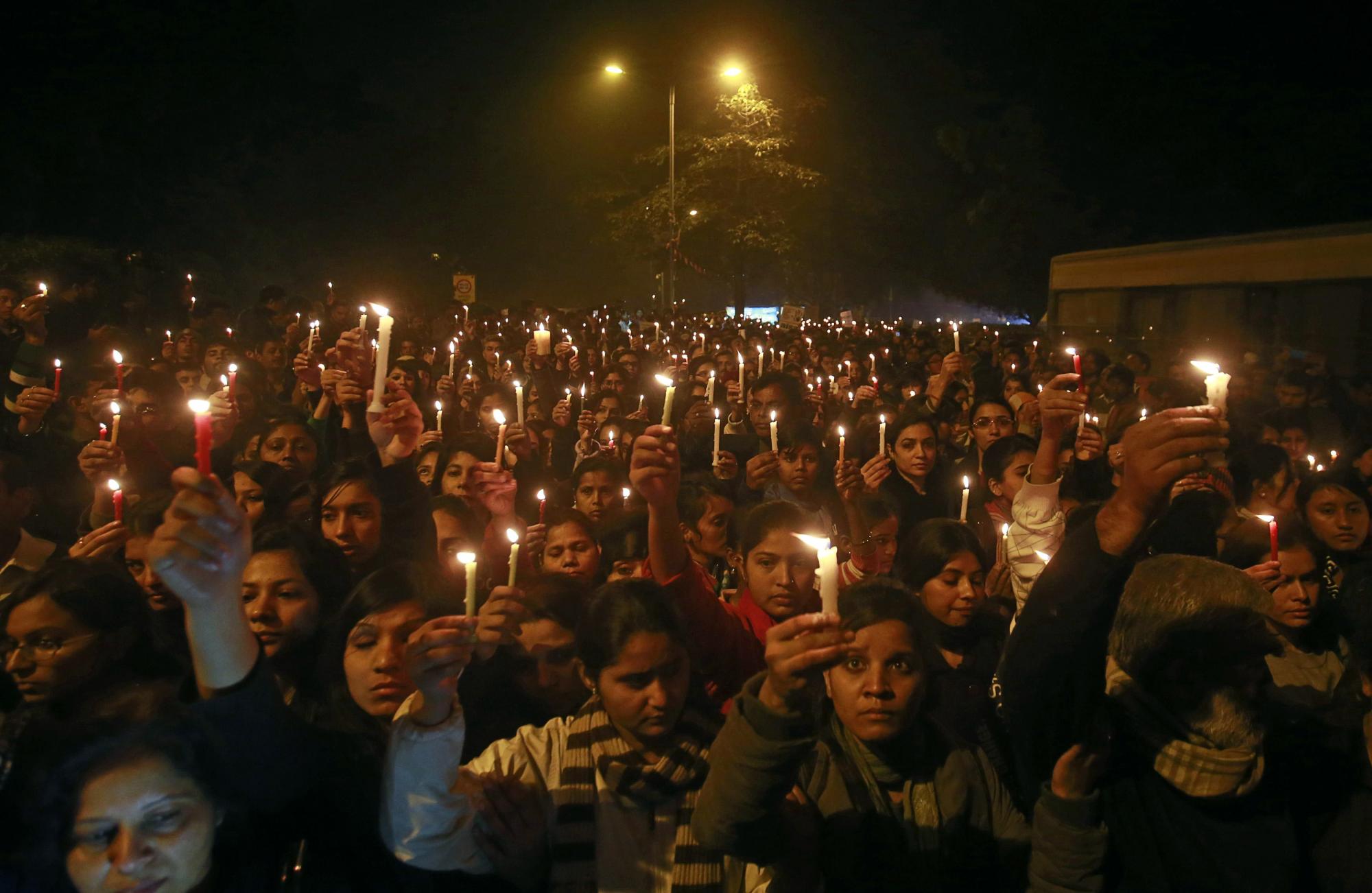 印度轮奸案受害人遗体运回国 民愤难平嫌犯或被处死刑