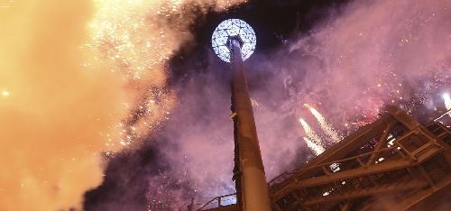 悉尼炫彩焰火、时代广场倒计时 世界各地喜迎新年