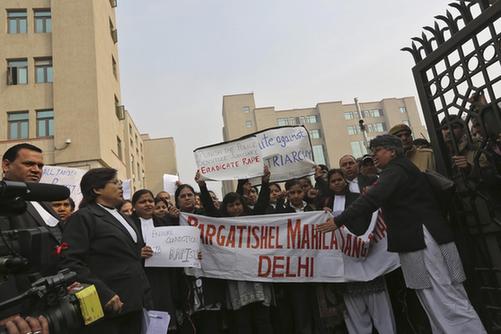 印度警方将控告专访轮奸案受害者男友的电视台