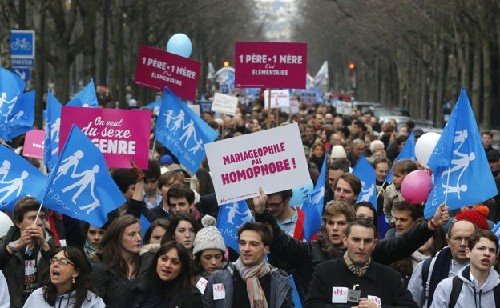 巴黎爆发数十万人示威游行 反对同性婚姻合法化