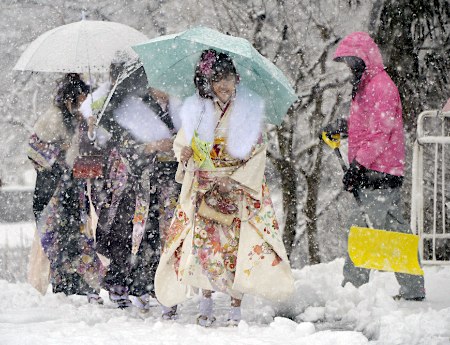 日本暴风雪致300余人受伤 近3万户家庭停电