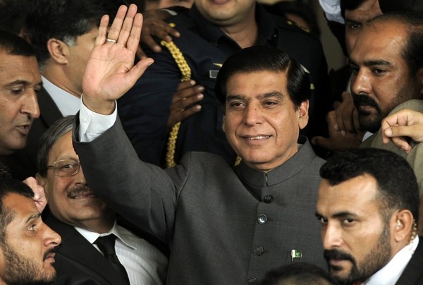 巴基斯坦政治乱象 总理被批捕首都万人反政府游行