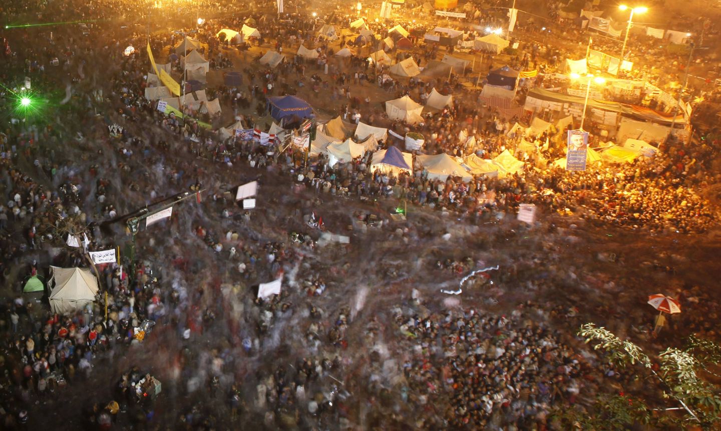 埃及人用示威纪念动荡两周年致数百伤亡