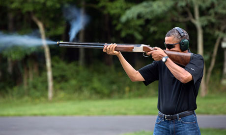 白宫公布奥巴马持猎枪射击照片 欲平息外界质疑