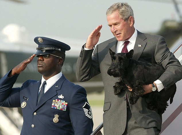 小布什爱犬、前美国“第一狗”巴尼去世 曾遭普京揶揄