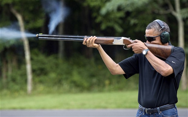 美步枪协会对射击照片不买账 奥巴马接女议员“战书”