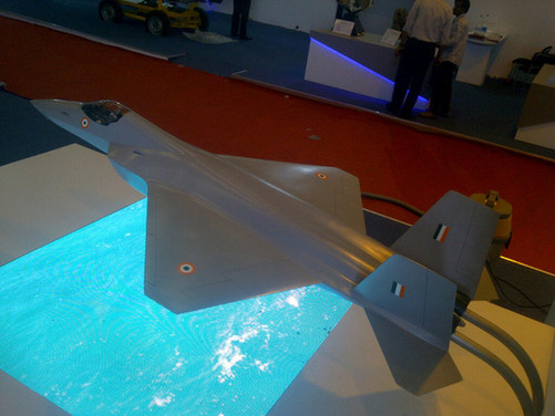 印度展示国产机身加长版中型五代战机方案