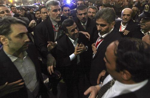 内贾德访问埃及遭遇“扔鞋”4名肇事者交保后获释