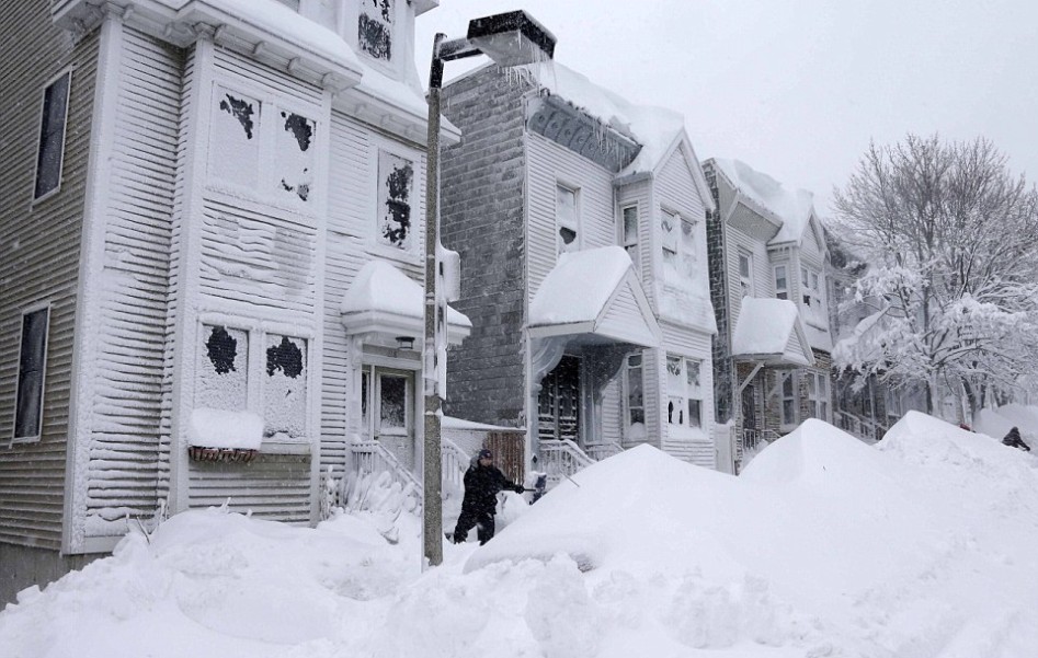 美东北部暴风雪致6人死亡 积雪深近一米